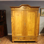 Alter Dielenschrank Neobarockschrank Antiker Kleiderschrank Within Alte Kleiderschränke