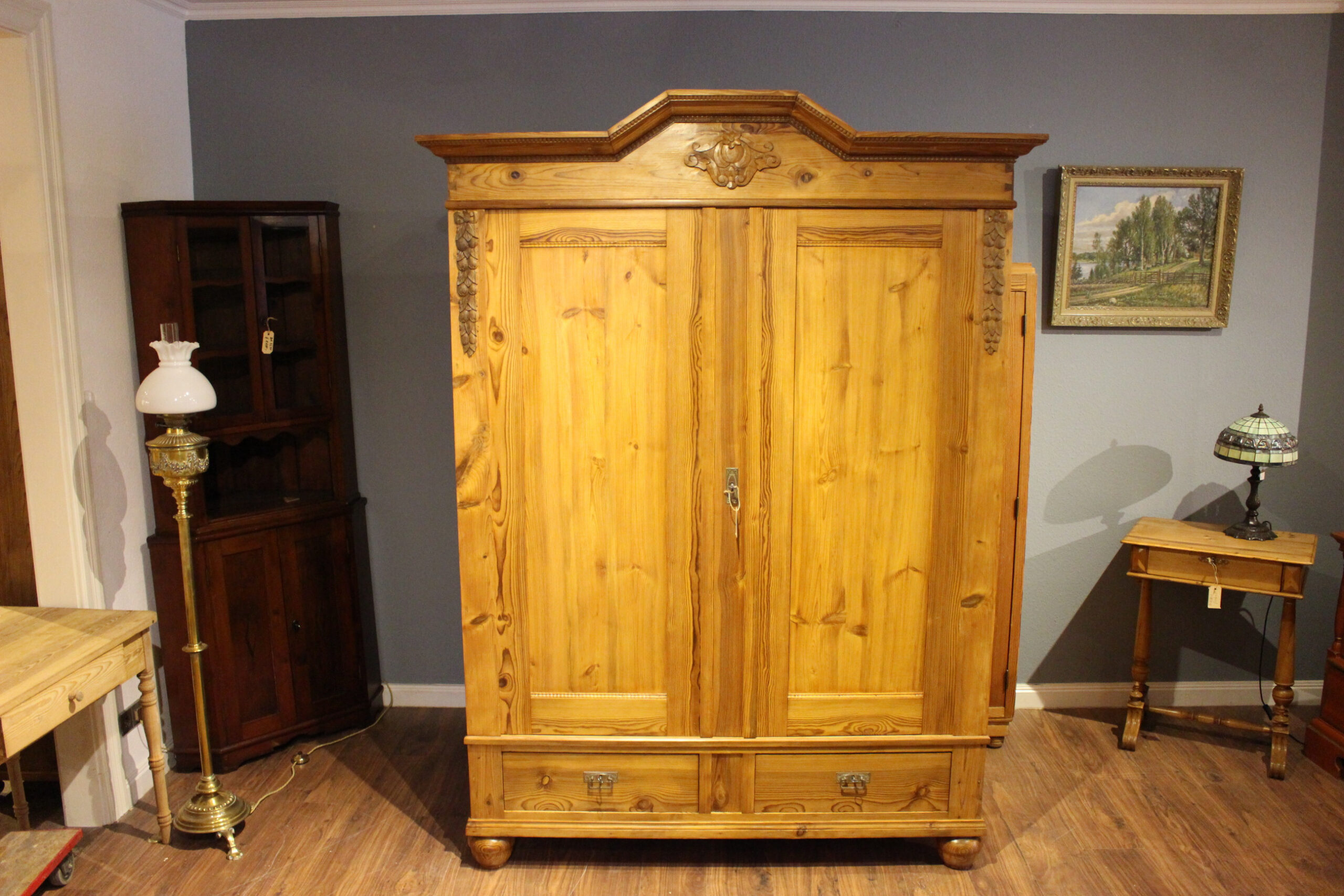 Alter Dielenschrank Neobarockschrank Antiker Kleiderschrank within Alte Kleiderschränke