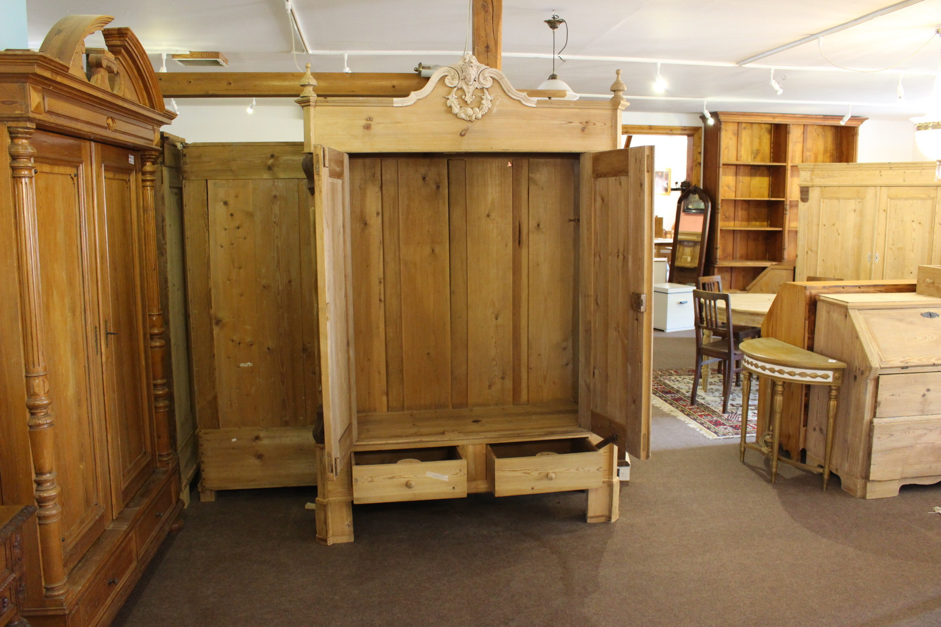 Bauerlicher Dielen- Kleiderschrank regarding Bauern Kleiderschrank