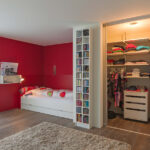 Begehbarer Kleiderschrank Mit Innenlicht Im Mädchenzimmer Throughout Begehbarer Kleiderschrank Kinderzimmer