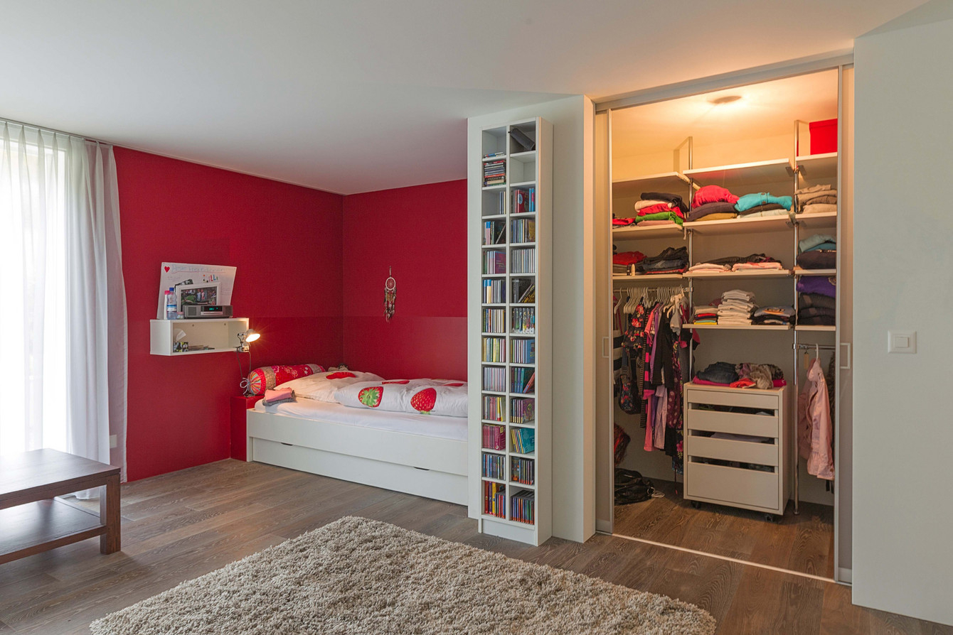 Begehbarer Kleiderschrank Mit Innenlicht Im Mädchenzimmer throughout Begehbarer Kleiderschrank Kinderzimmer