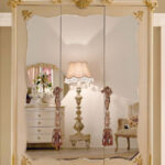 Casa Padrino Luxus Barock Schlafzimmerschrank Cremefarben / Gold -  Handgefertigter Kleiderschrank Mit 3 Verspieglten Türen - Barock  Schlafzimmer Möbel inside Kleiderschrank Barock