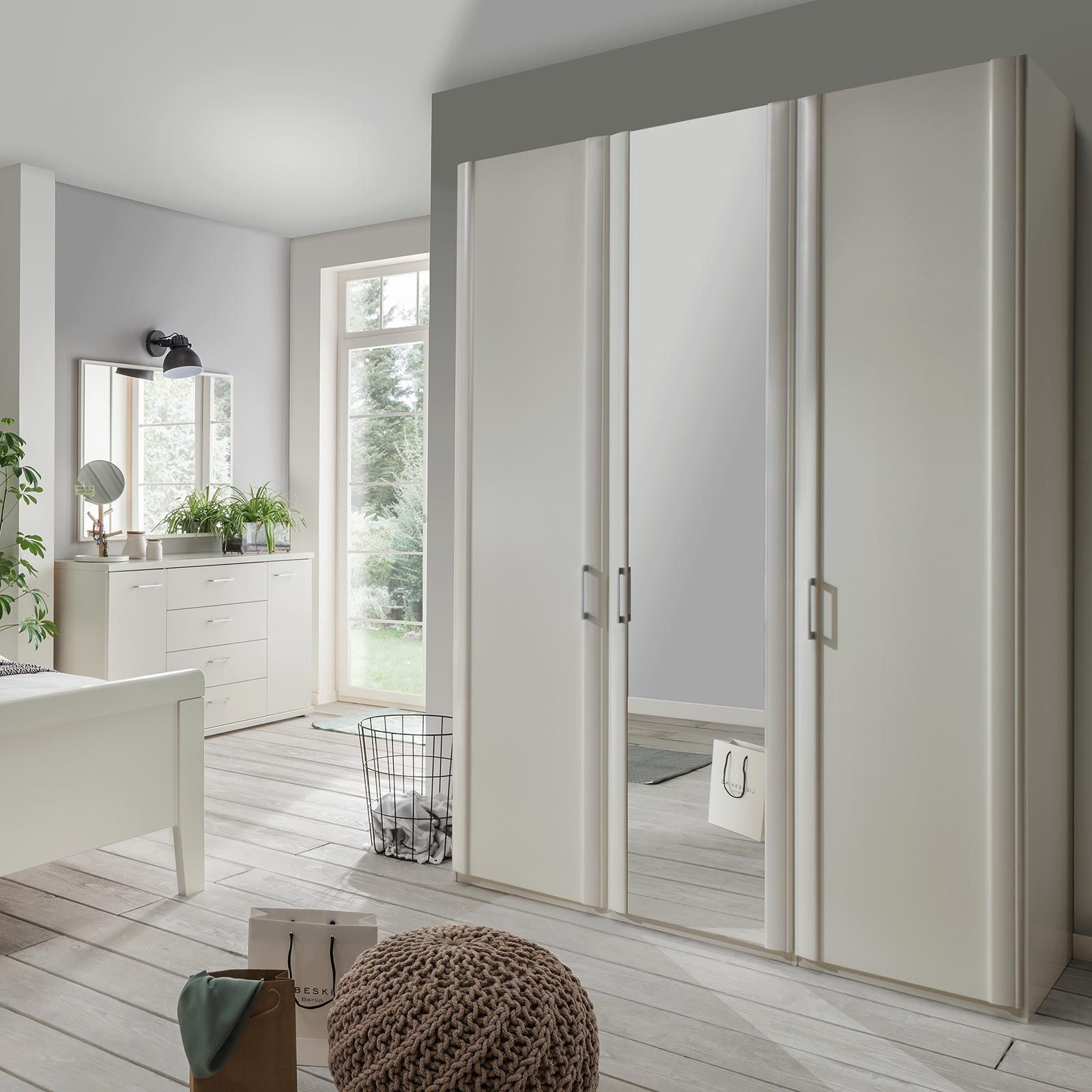 Drehtüren-Kleiderschrank Calimera Mit Spiegel | Betten.de in Kleiderschrank Mit Innenausstattung