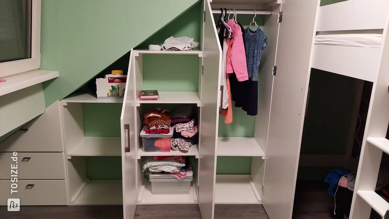 Ein Maßgefertigter Schrank Für Unter Einer Dachschräge | Tosize.de throughout Kleiderschrank Dachschräge Selber Bauen