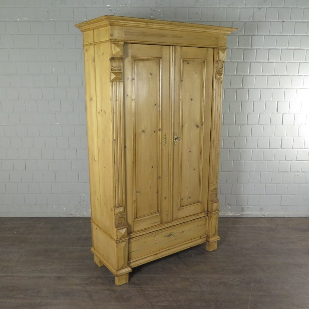 Günstige Antike Kleiderschränke Aus Massiv Kiefer - Nostalgiepalast pertaining to Alte Kleiderschränke