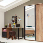 Interliving Jugendzimmer Serie 1701 - Schwebetürenschrank 6310.34,  Riss-Eiche & Schiefer Anthrazit - Zwei Türen, Breite Ca. 14 in Jugendzimmer Kleiderschrank