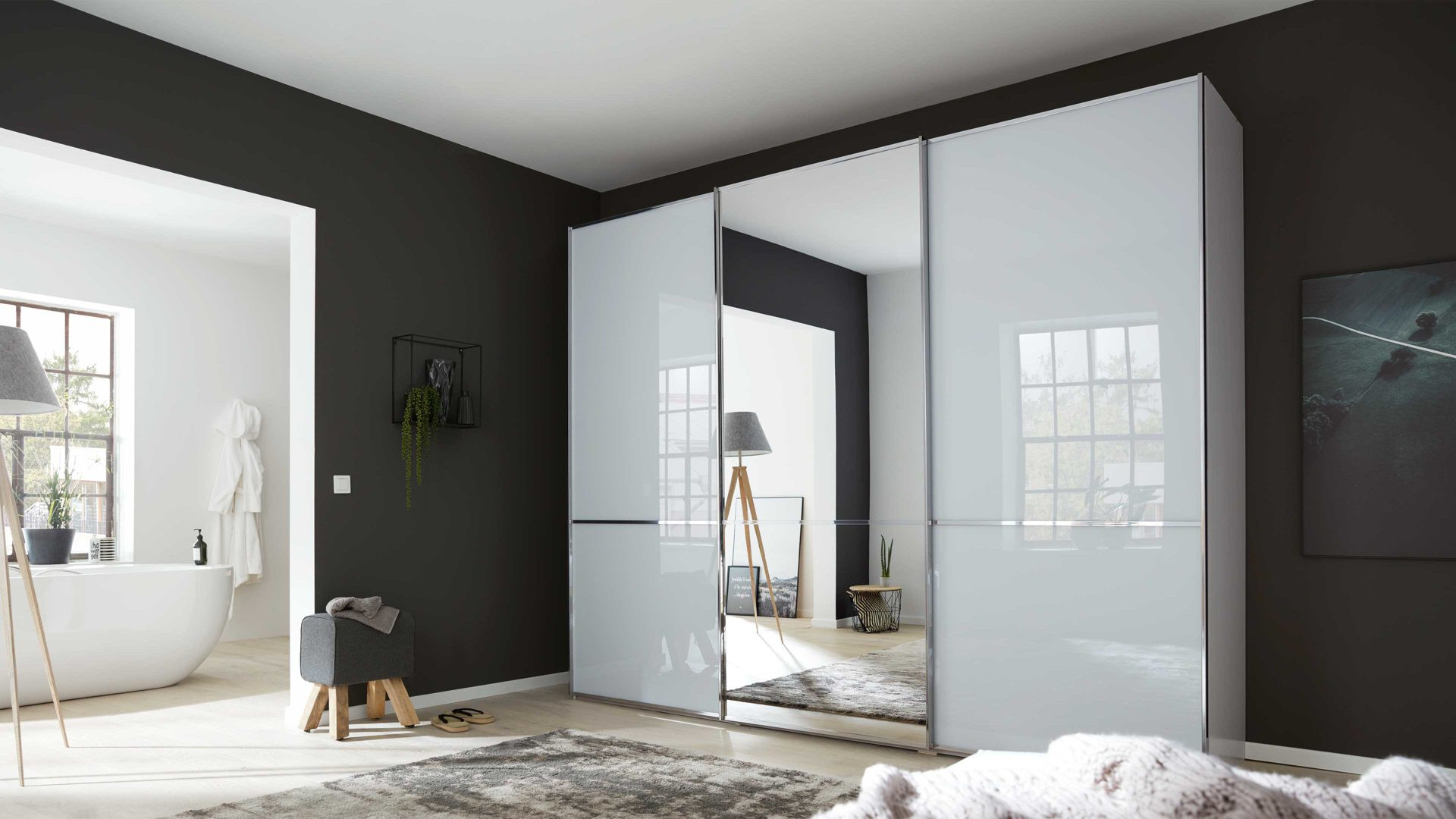Interliving Kleiderschrank Serie 1205 – Schwebetürenschrank 512 Weiß &amp;  Spiegel – Drei Türen, Breite Ca. 300 Cm for Kleiderschrank Mit Spiegeltüren