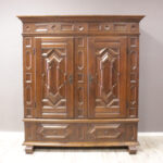 Kleiderschrank Antik Mit Wäschefächern Massivholz Eiche 18.Jh. For Alte Kleiderschränke