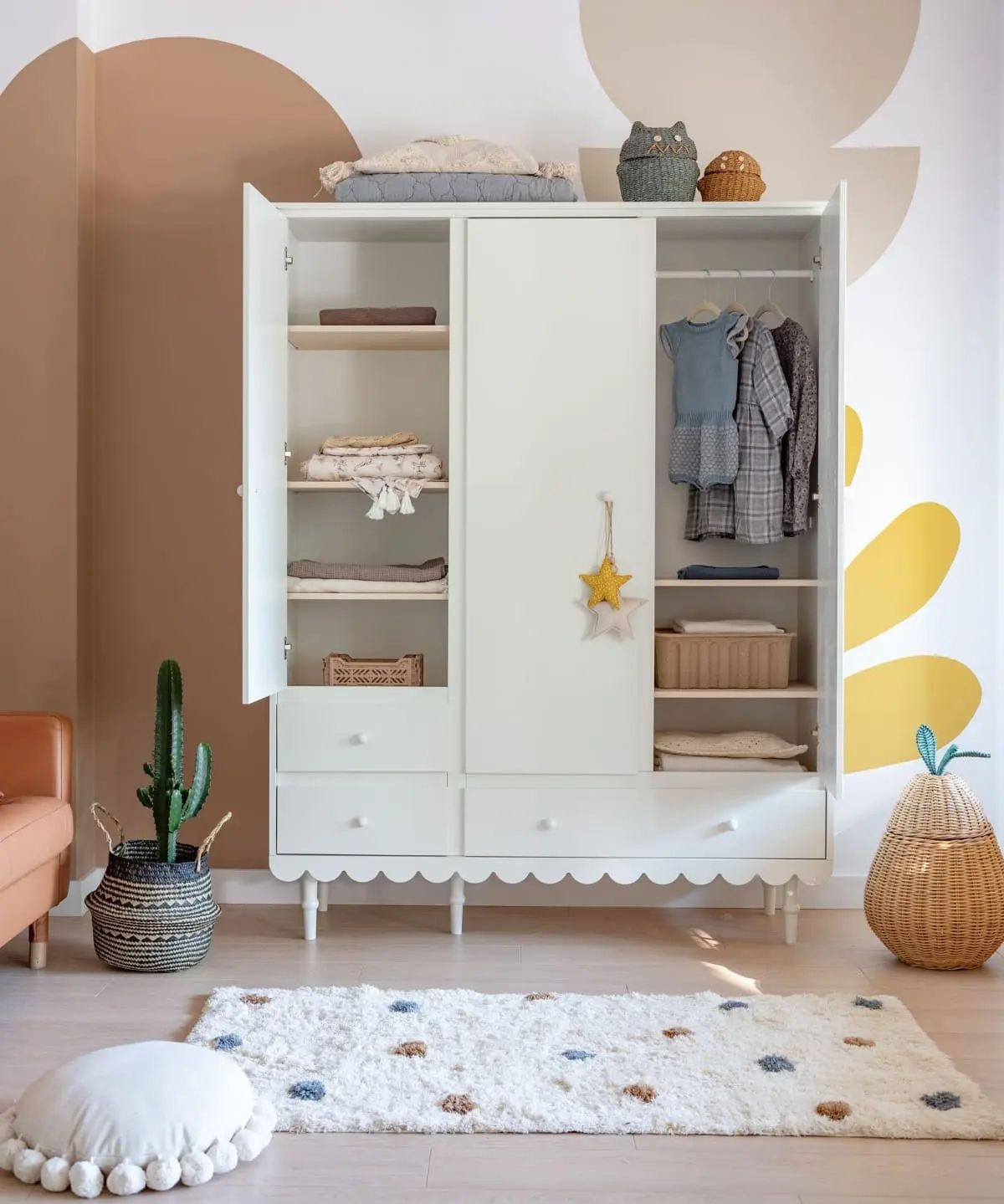 Kleiderschrank Mit Viel Stauraum Im Vintage/ Retro Stil Zum Verlieben For Vintage Kleiderschrank