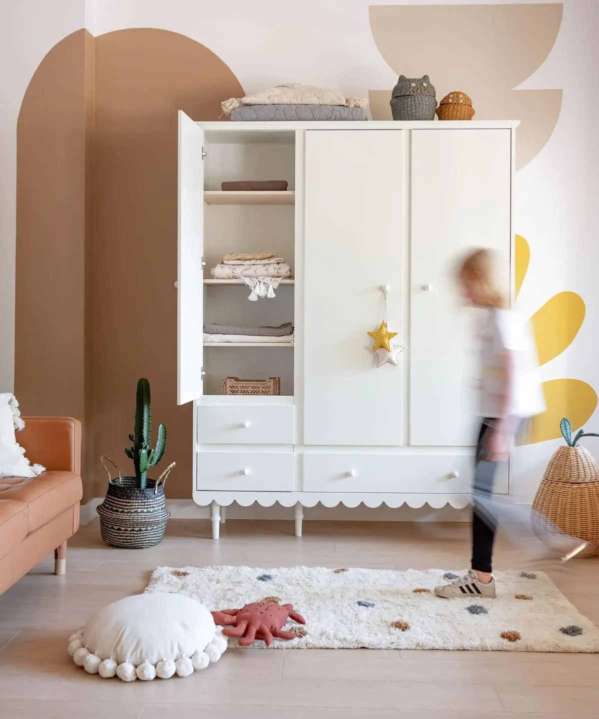 Kleiderschrank Mit Viel Stauraum Im Vintage/ Retro Stil Zum Verlieben inside Kleiderschrank Weiß  Vntage