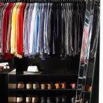Nach Farben Sortierte Hemden Und Schuhe … – Bild Kaufen – 11187013 Intended For Kleiderschrank Nach Farben Sortieren