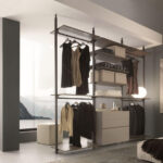 Schrank Ohne Türen Für Schlafzimmer, Wandmontage | Idfdesign Pertaining To Kleiderschrank Ohne Türen