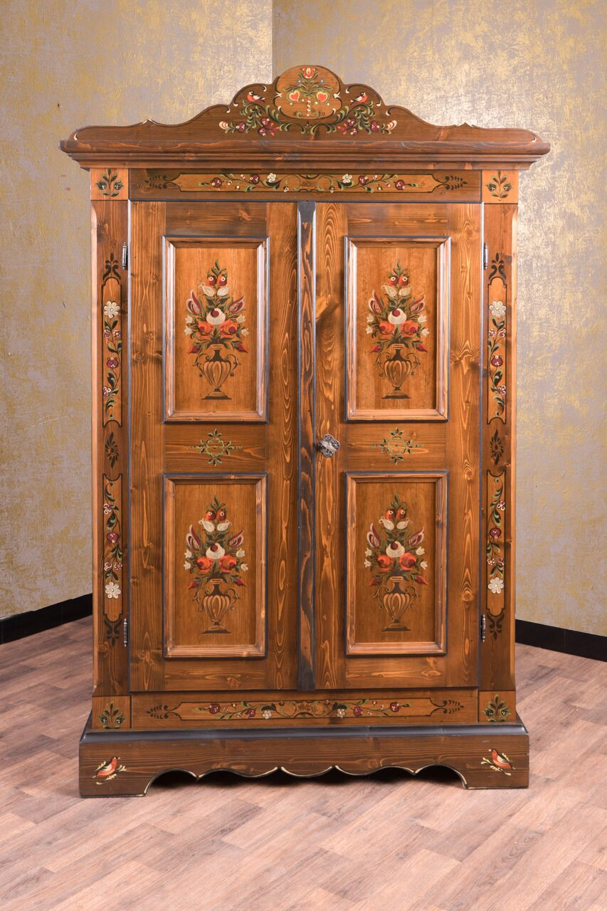 Voglauer Kleiderschrank Braun Antik | Anno 1800 - Alpenland Möbel for Alte Kleiderschränke